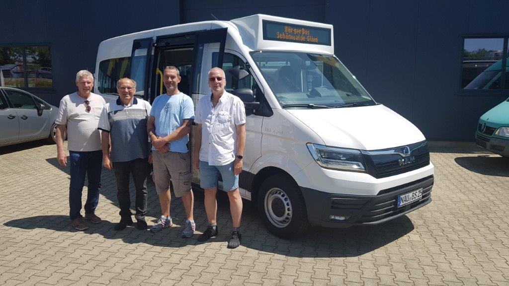 Abholung des Buses durch unsere Kollegen