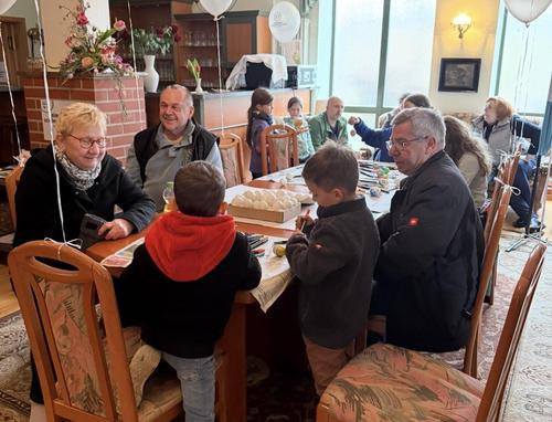 Bürgerbus beim Ostermarkt in der Waldschule Pausin